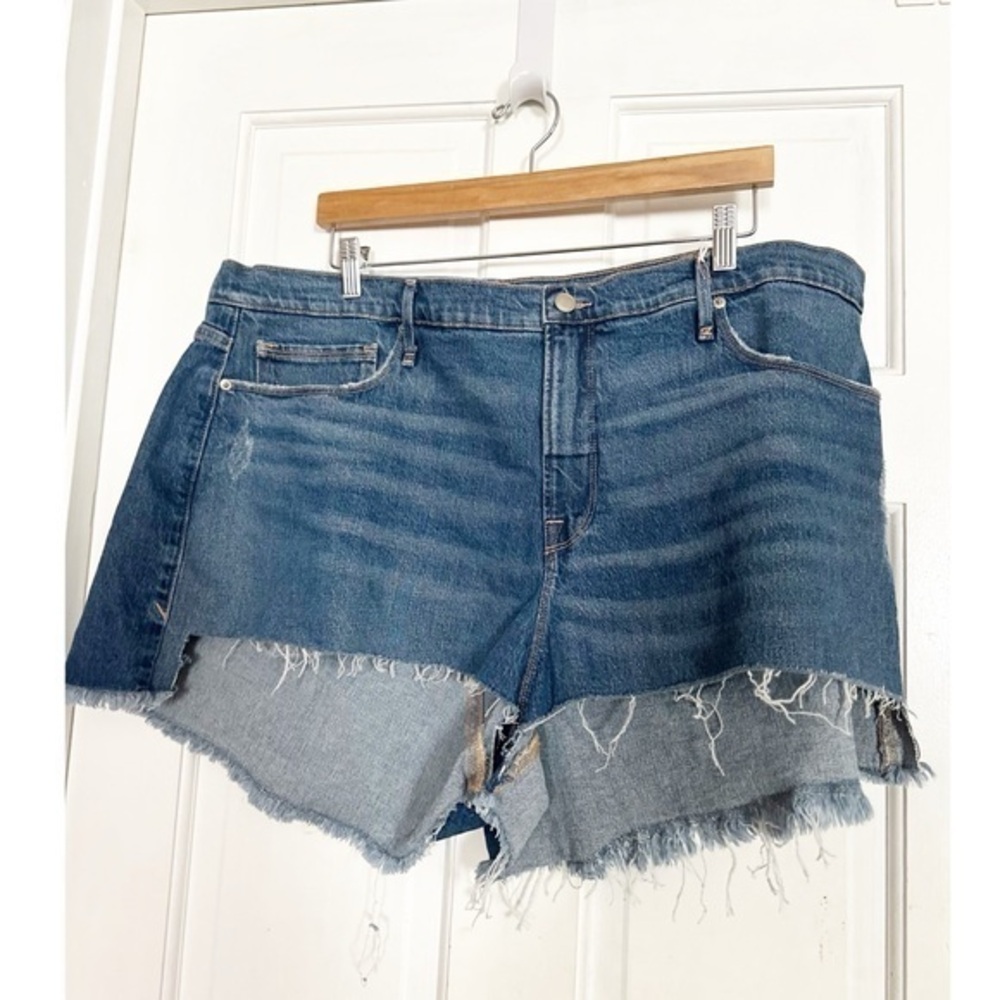 GOOD AMERICAN Good Curve Jean Shorts NWT Sz 18